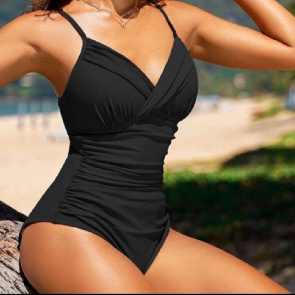 Women's One Piece Swimsuits Front Twist